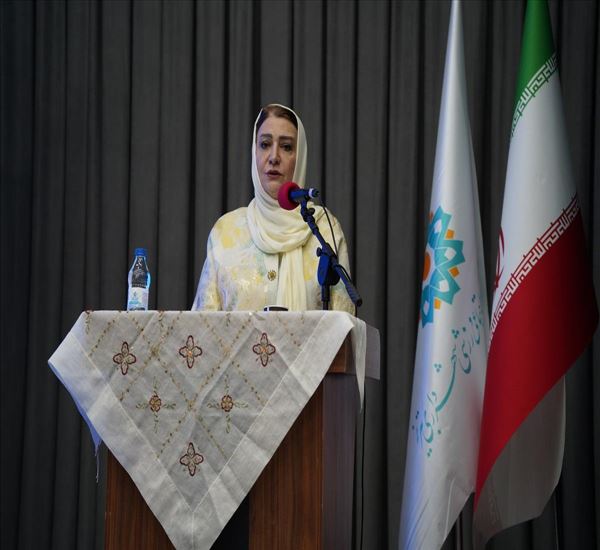 نیازمند تغییر نگرش از درمان محور به سلامت محور و پژوهش محور هستیم/حضور زنان در مدیریت نظام سلامت، آموزش عالی و نهادهای اجتماعی و مدنی بستر ساز تدوین سیاست های رشد نخبگان سلامت است